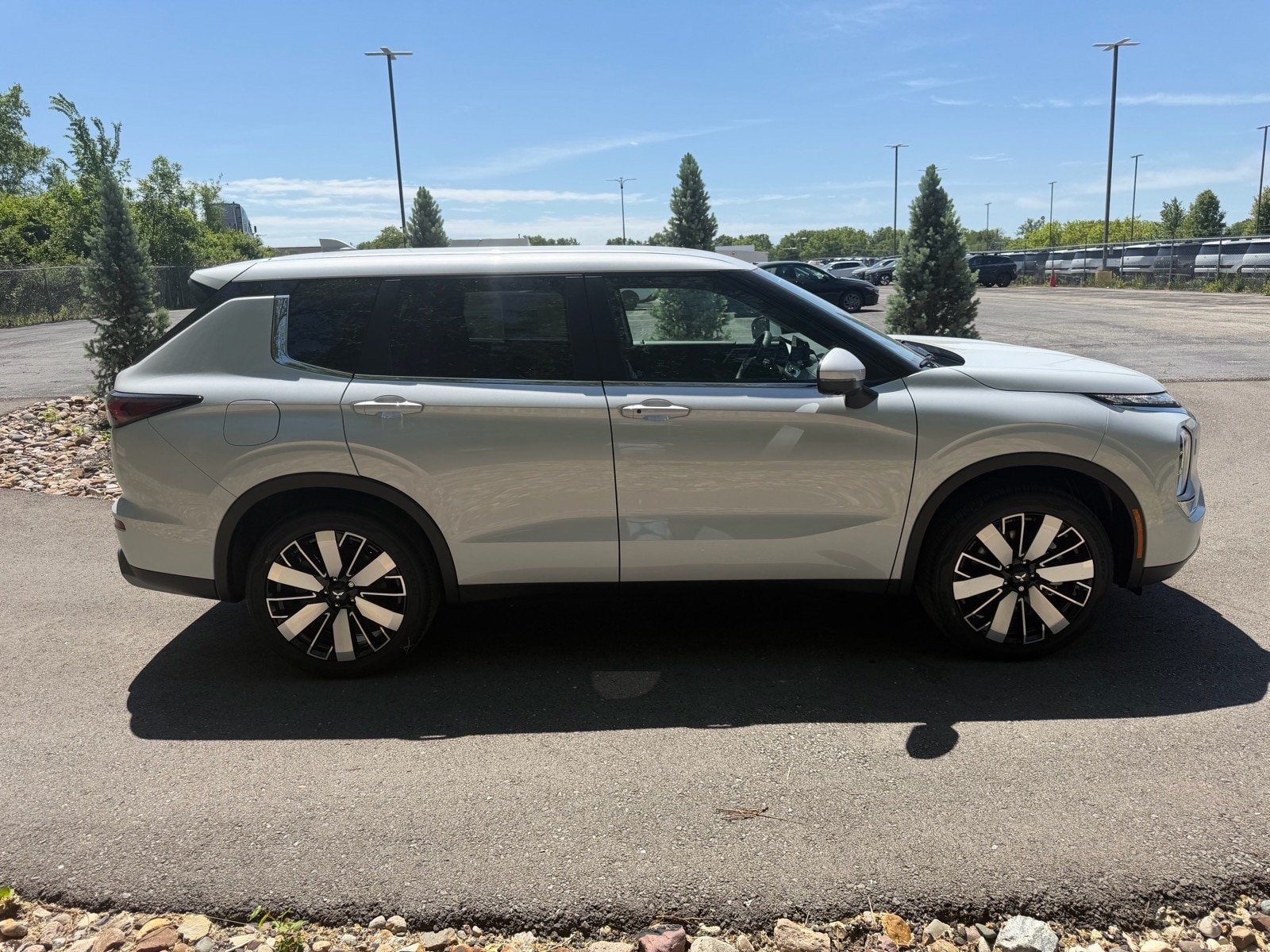 New 2026 Mitsubishi Outlander SE AWD/4WD image 6