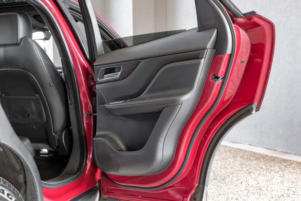 Used 2017 Jaguar F-PACE S image 54