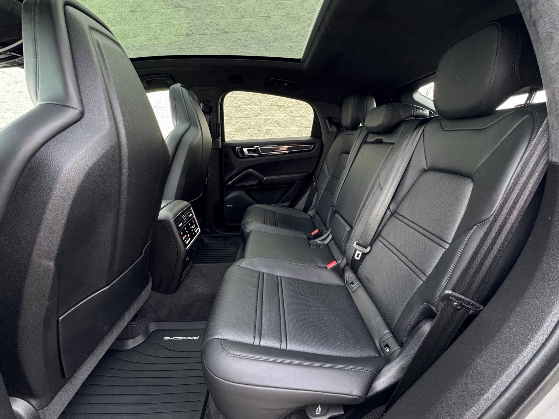 Used 2022 Porsche Cayenne GTS image 24