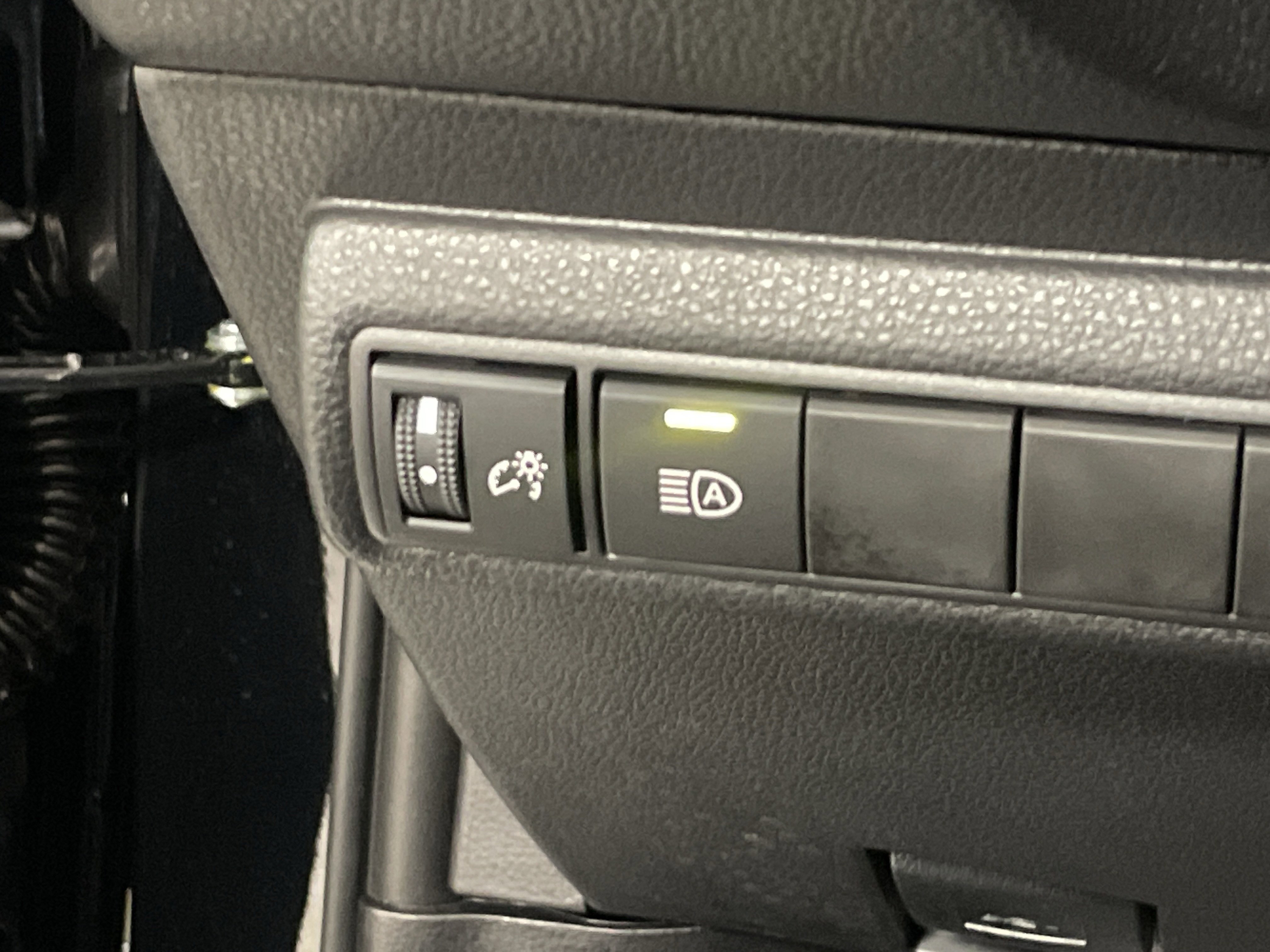 Used 2025 Toyota Corolla LE image 28