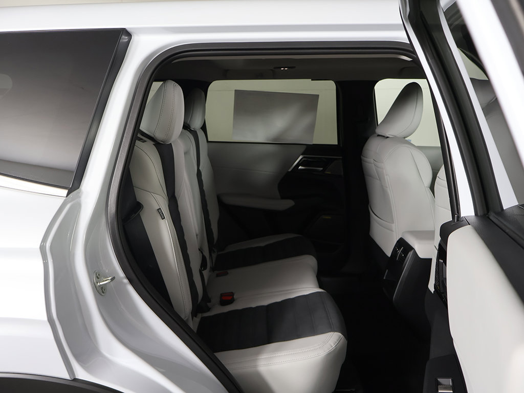 New 2026 Mitsubishi Outlander SE AWD/4WD image 34