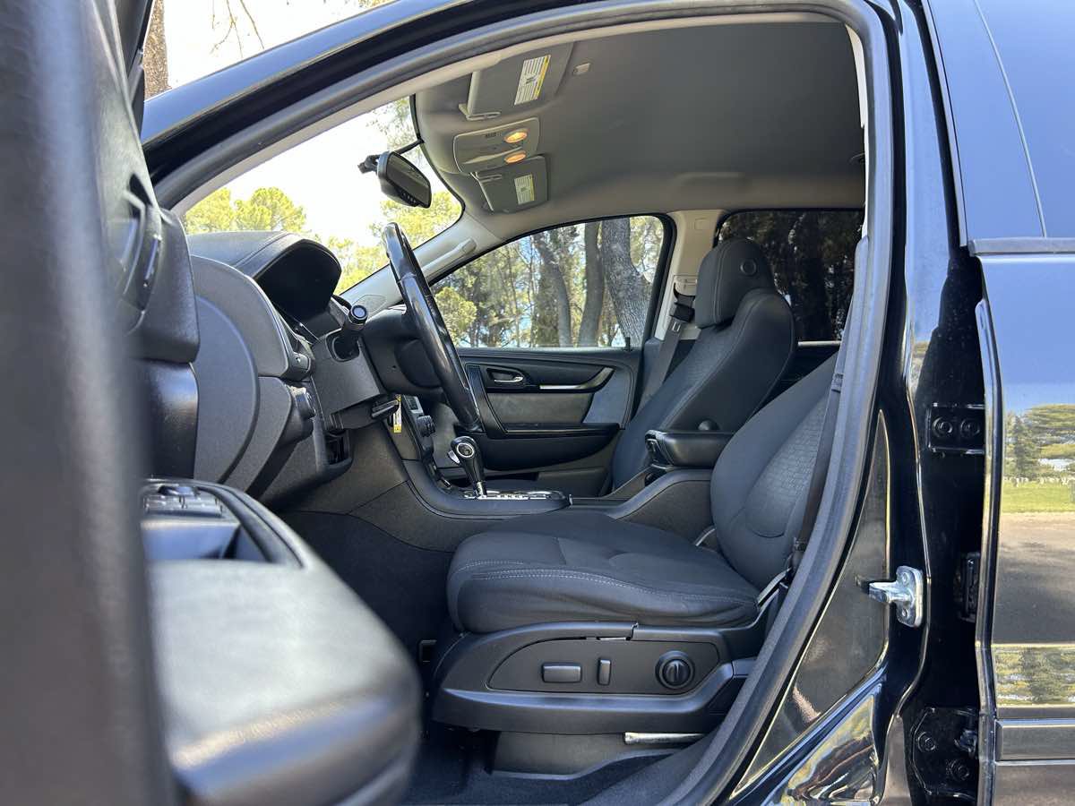 Used 2014 GMC Acadia SLE FWD image 21