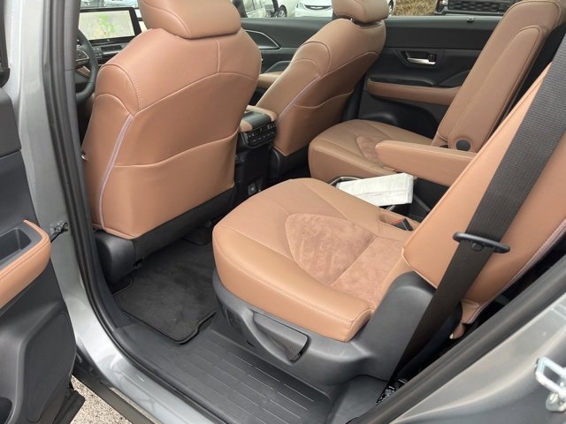 Used 2026 Toyota Grand Highlander AWD Hybrid image 32