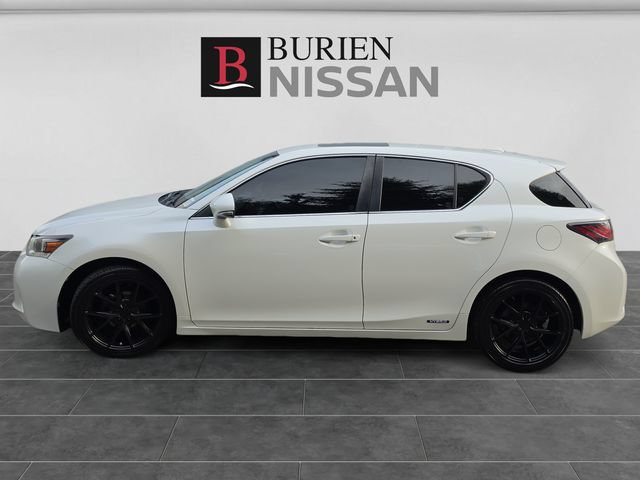 Used 2013 Lexus CT 200h w/ Premium Pkg w/Navigation FWD image 2