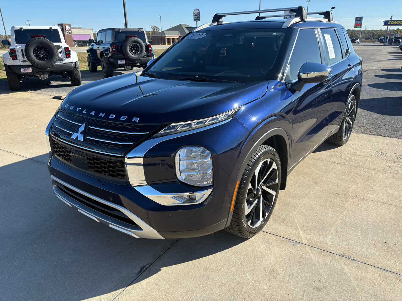 Used 2022 Mitsubishi Outlander SE image 7