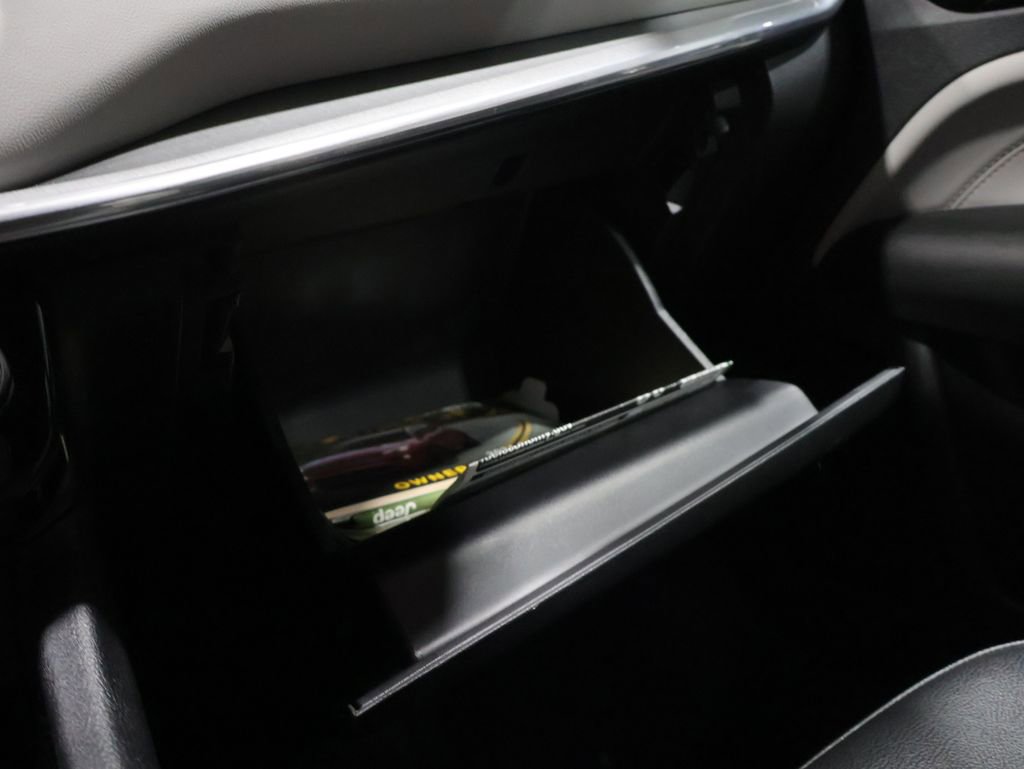 Used 2024 Jeep Compass Limited image 30