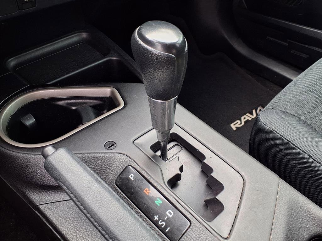 Used 2018 Toyota RAV4 LE image 6