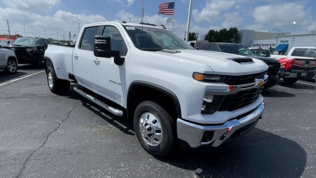 New 2026 Chevrolet Silverado 3500 LT w/ All Star Edition AWD/4WD image 4