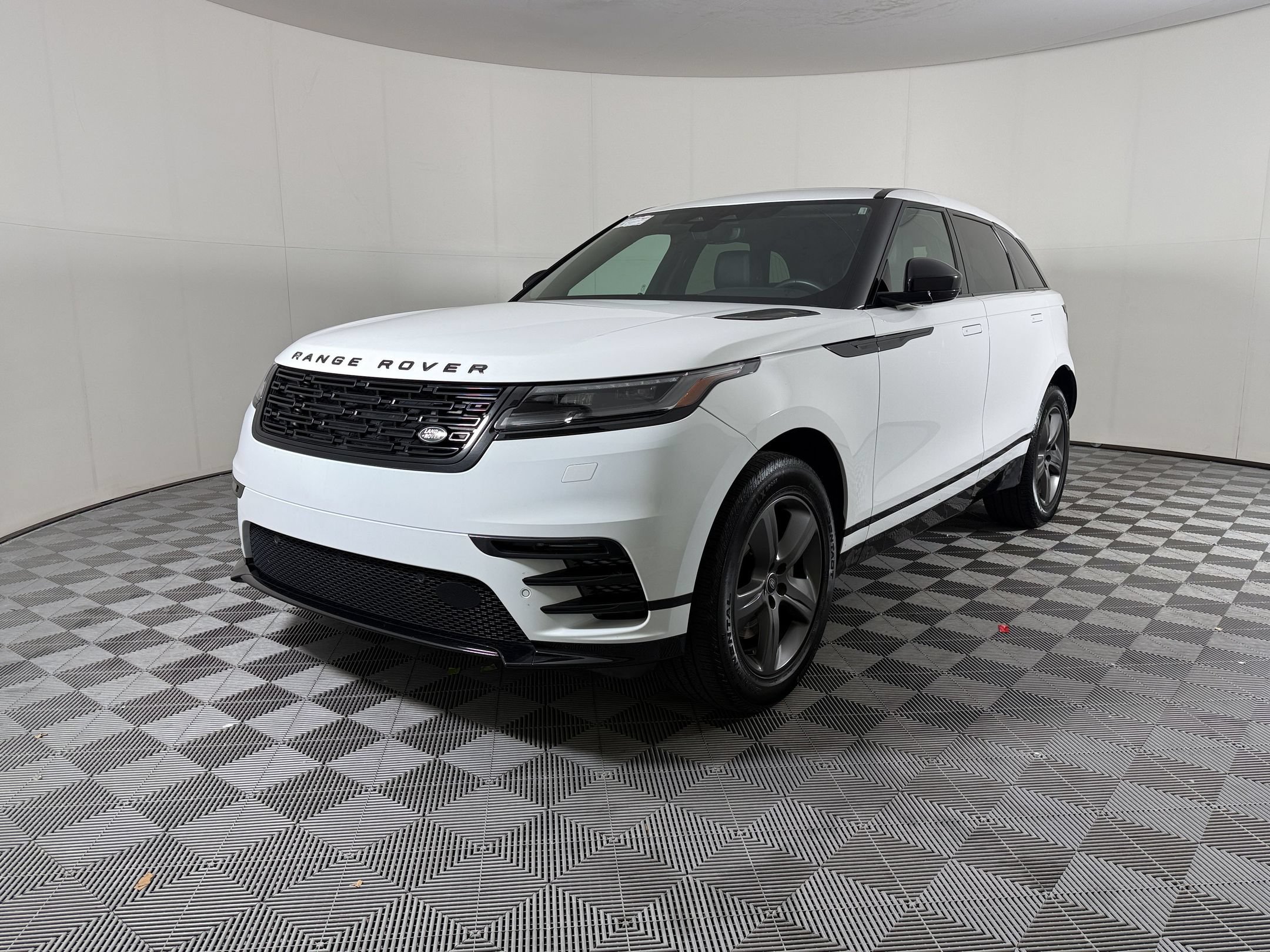 Used 2025 Land Rover Range Rover Velar Dynamic SE AWD/4WD image 1