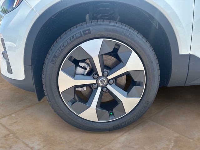 New 2025 Volvo XC40 B5 Core w/ Protection Package Premier image 14