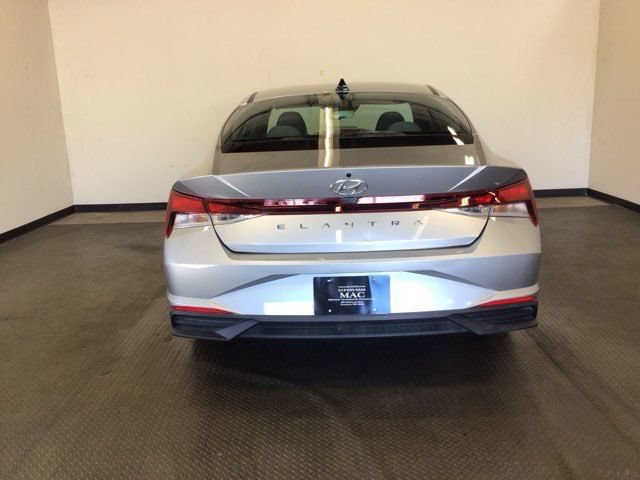 Used 2021 Hyundai Elantra SE FWD image 5