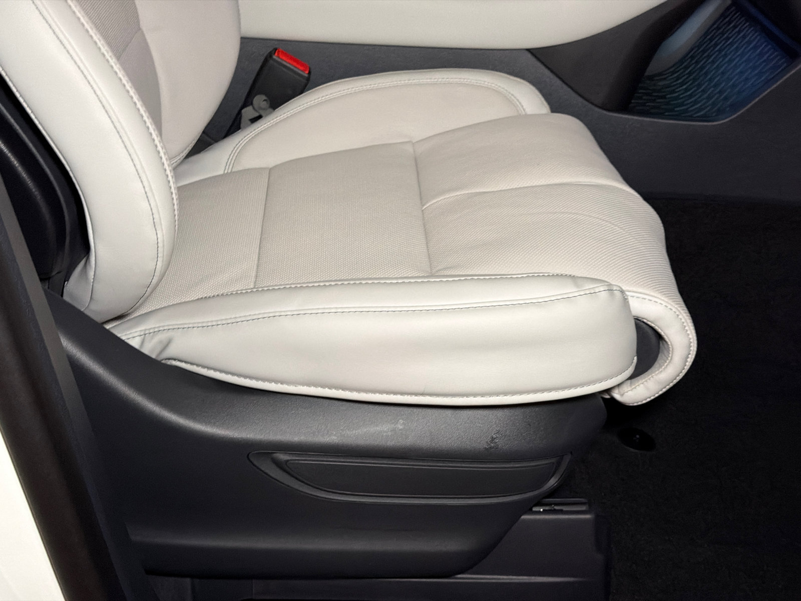 New 2026 Lincoln Aviator Reserve w/ Luxury Package AWD/4WD image 13