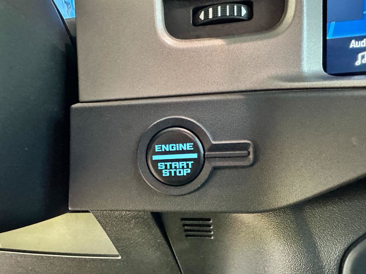 Used 2025 Ford Bronco Outer Banks AWD/4WD image 35