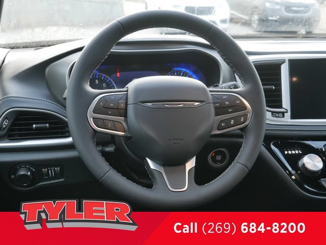 New 2027 Chrysler Pacifica Select FWD image 45