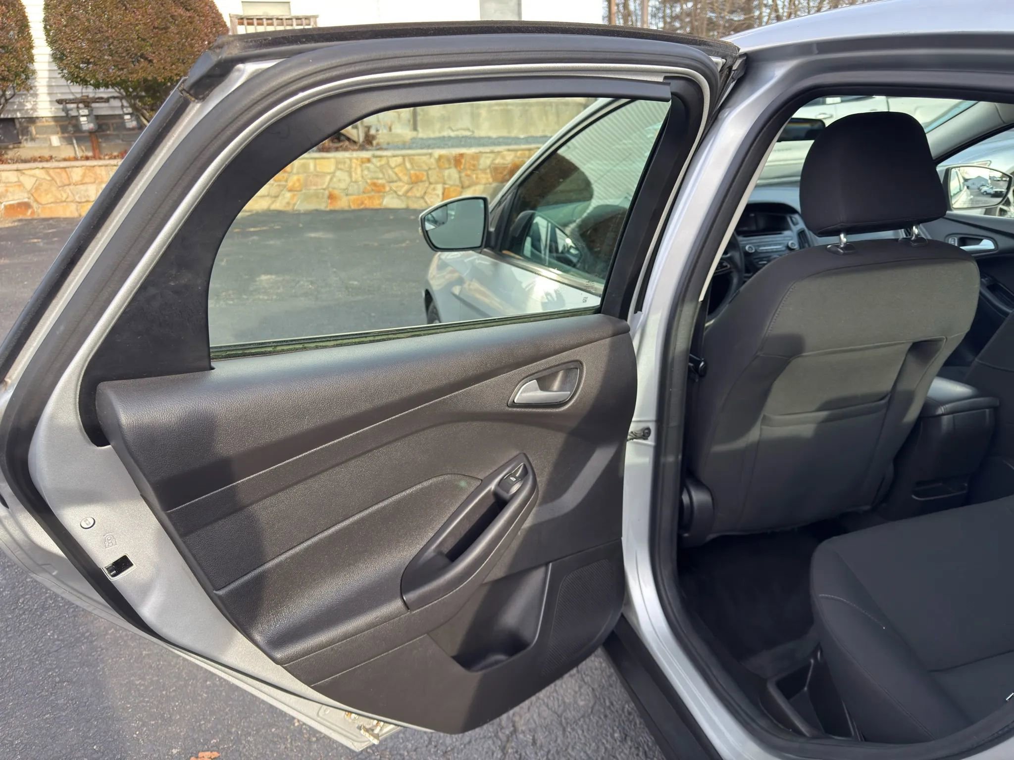 Used 2017 Ford Focus SE image 16