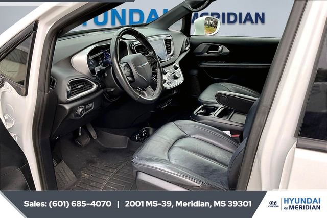 Used 2020 Chrysler Pacifica Touring-L w/ S Appearance Package image 11