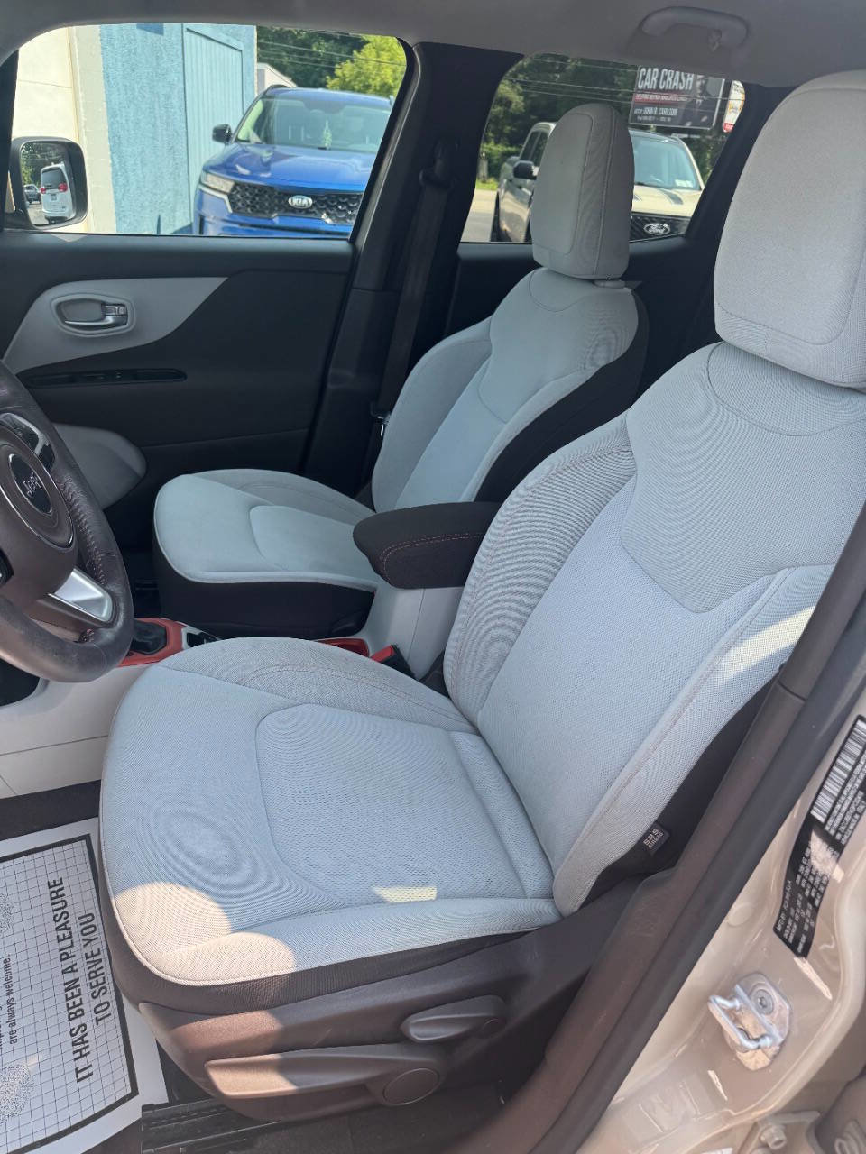 Used 2016 Jeep Renegade Latitude image 20