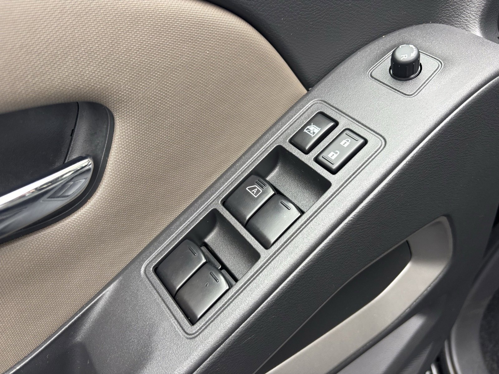 Used 2024 Nissan Frontier SV image 17