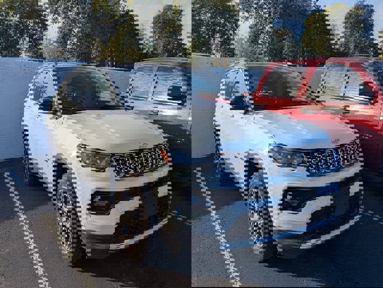 Used 2024 Jeep Compass Limited w/ Sun and Sound Group image 4