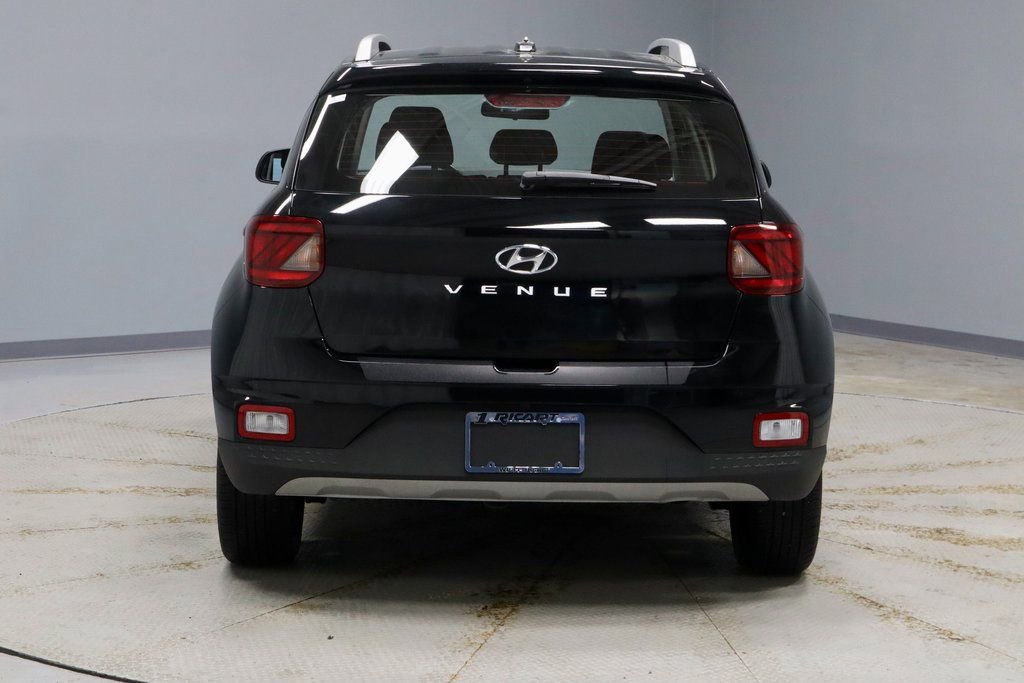 Certified 2025 Hyundai Venue SEL image 9