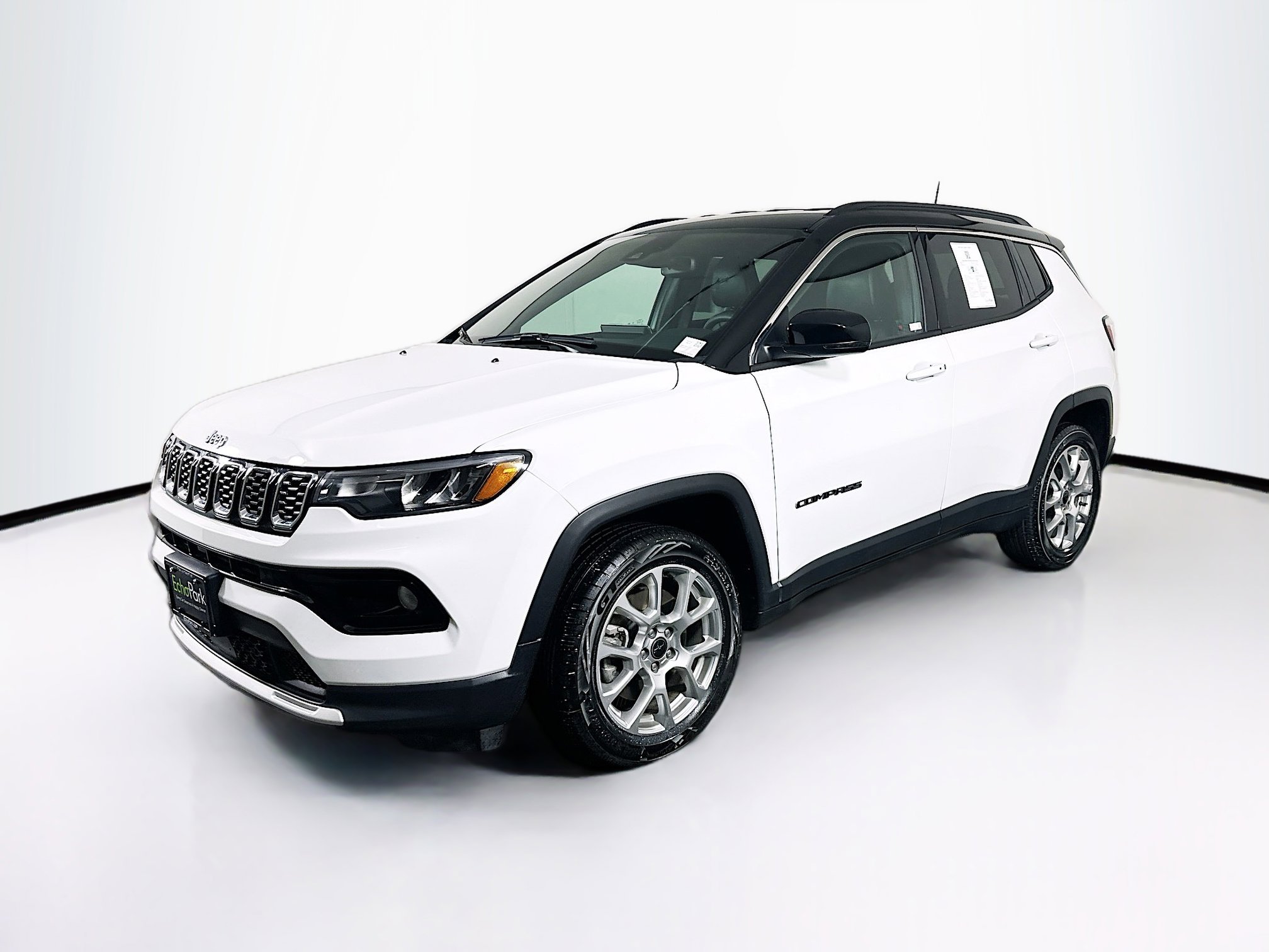 Used 2025 Jeep Compass Limited image 3