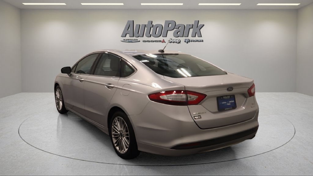 Used 2016 Ford Fusion SE w/ Equipment Group 202A FWD image 4