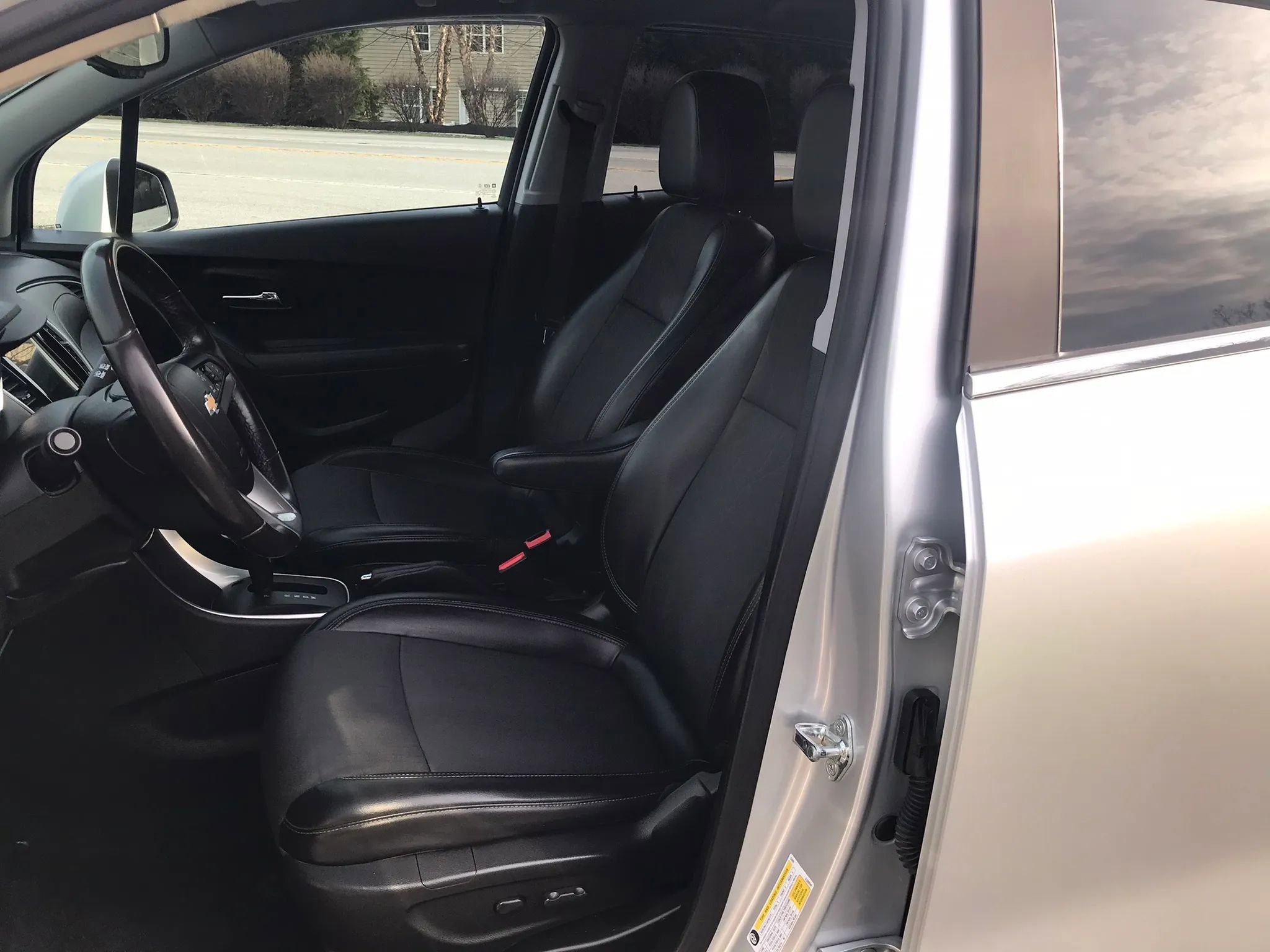 Used 2018 Chevrolet Trax LT w/ LT Convenience Package AWD/4WD image 13