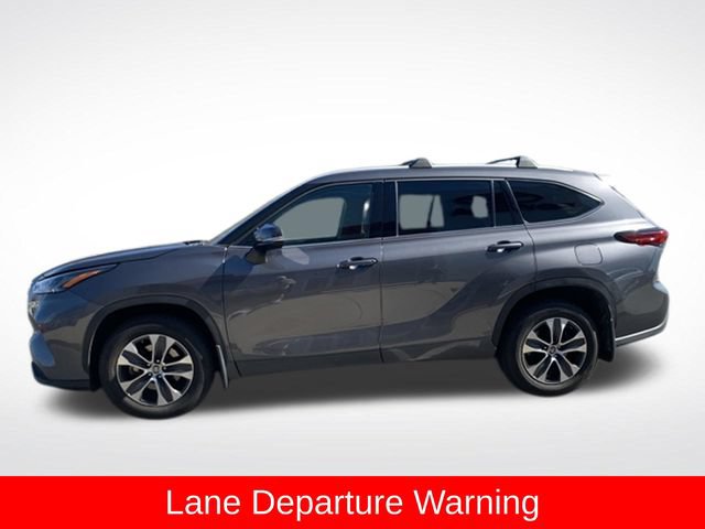 Used 2022 Toyota Highlander XLE AWD/4WD image 6