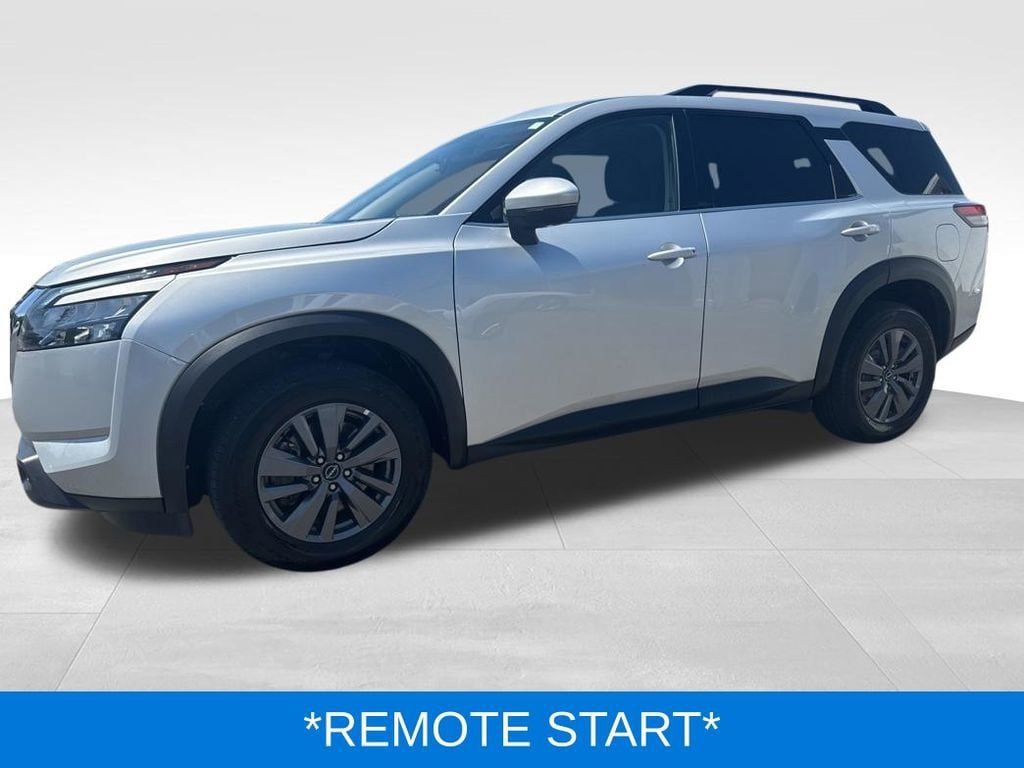 Used 2024 Nissan Pathfinder SV AWD/4WD image 3