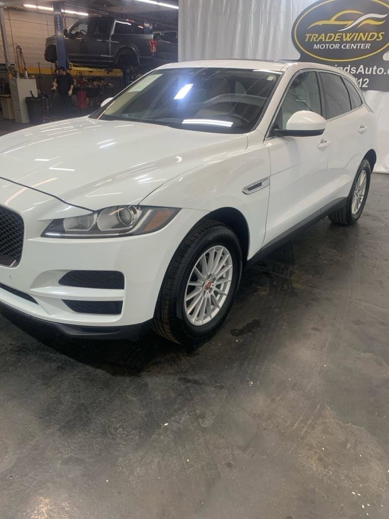 Used 2019 Jaguar F-PACE image 3
