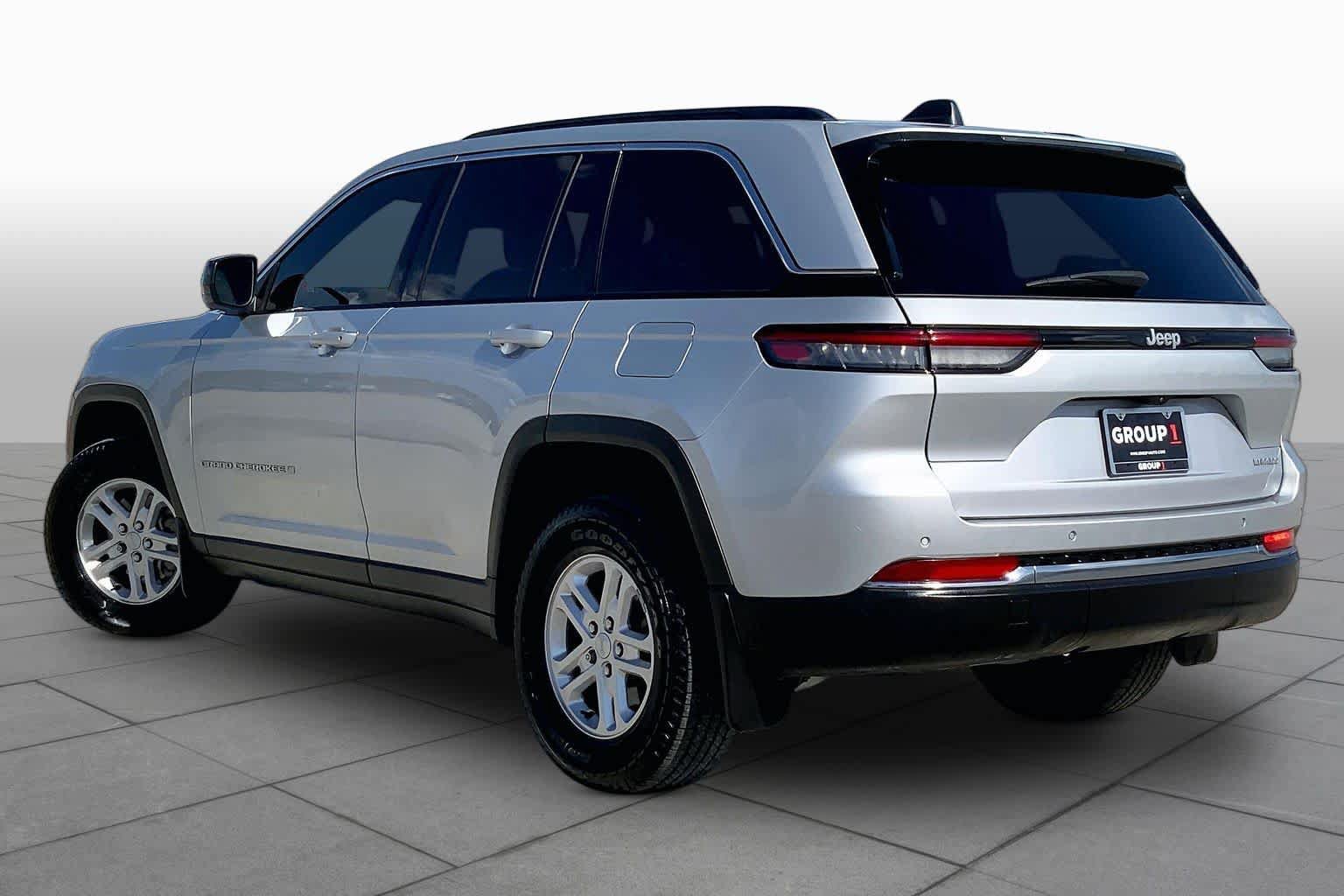 Used 2025 Jeep Grand Cherokee Laredo w/ MOPAR Finishing Package RWD image 12