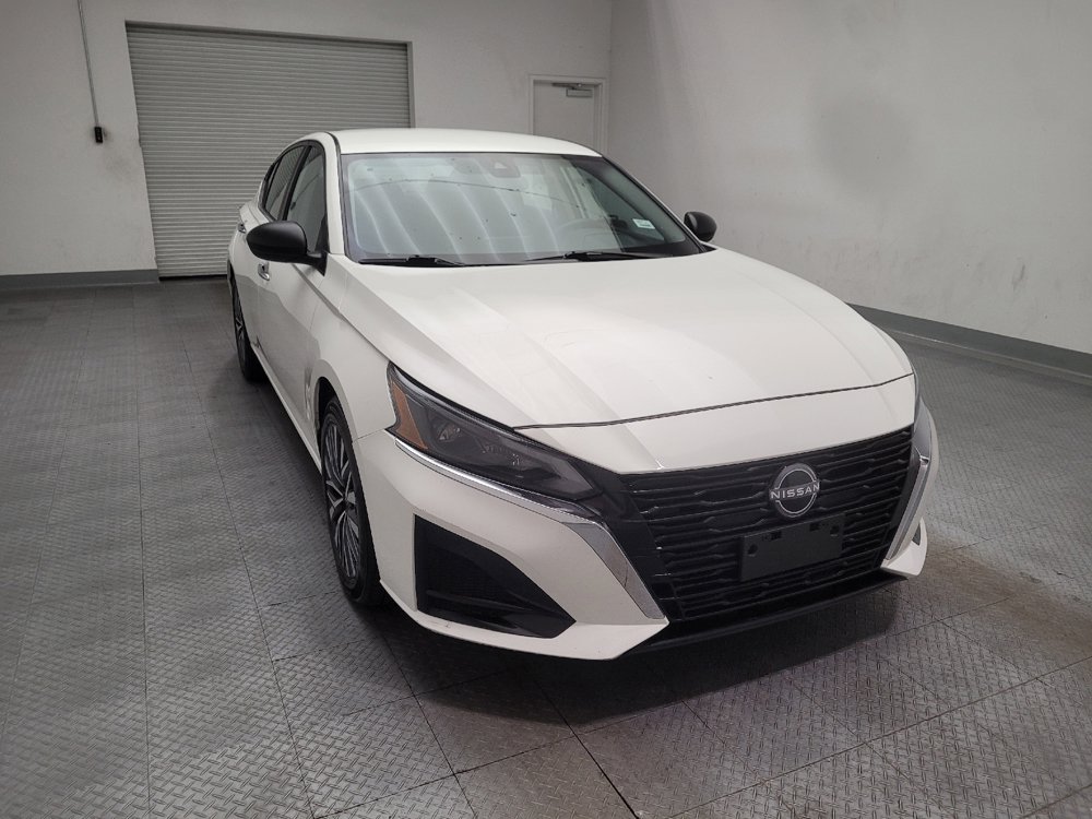 Used 2025 Nissan Altima 2.5 SV FWD image 14