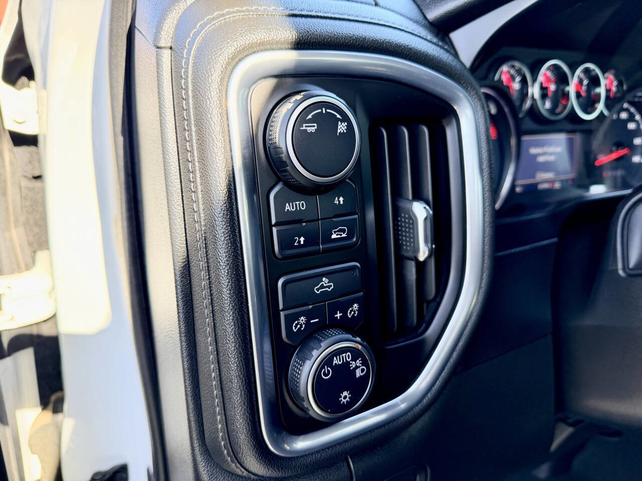 Used 2019 Chevrolet Silverado 1500 LT w/ All-Star Edition AWD/4WD image 14