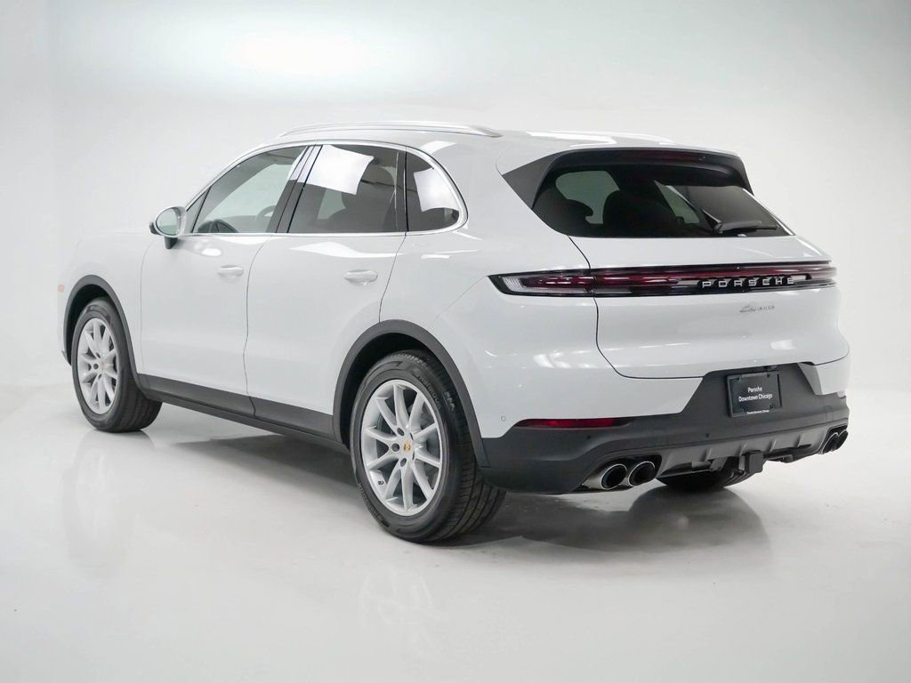 Used 2025 Porsche Cayenne image 3