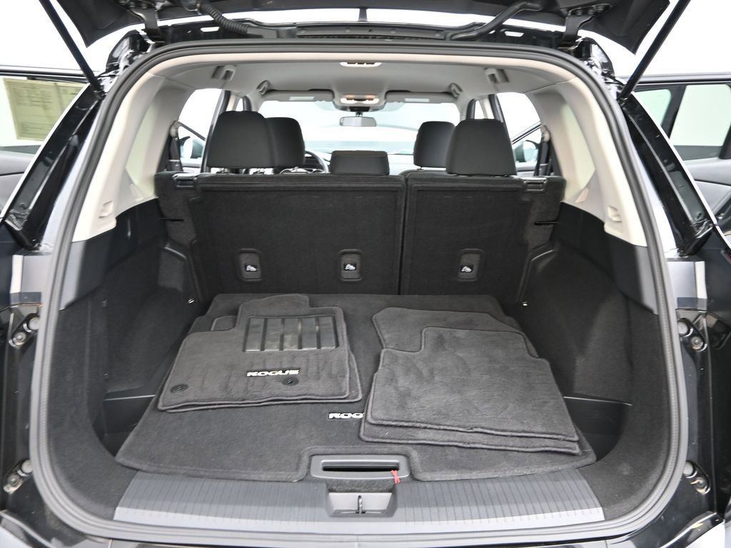Used 2024 Nissan Rogue S image 11
