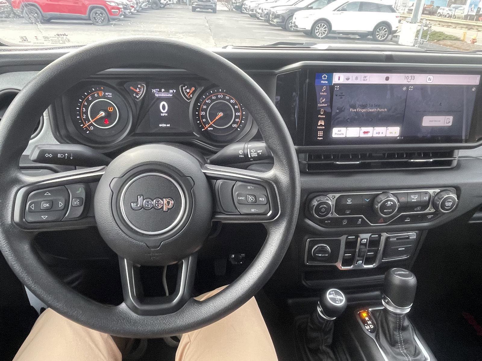 Used 2025 Jeep Gladiator Sport image 13