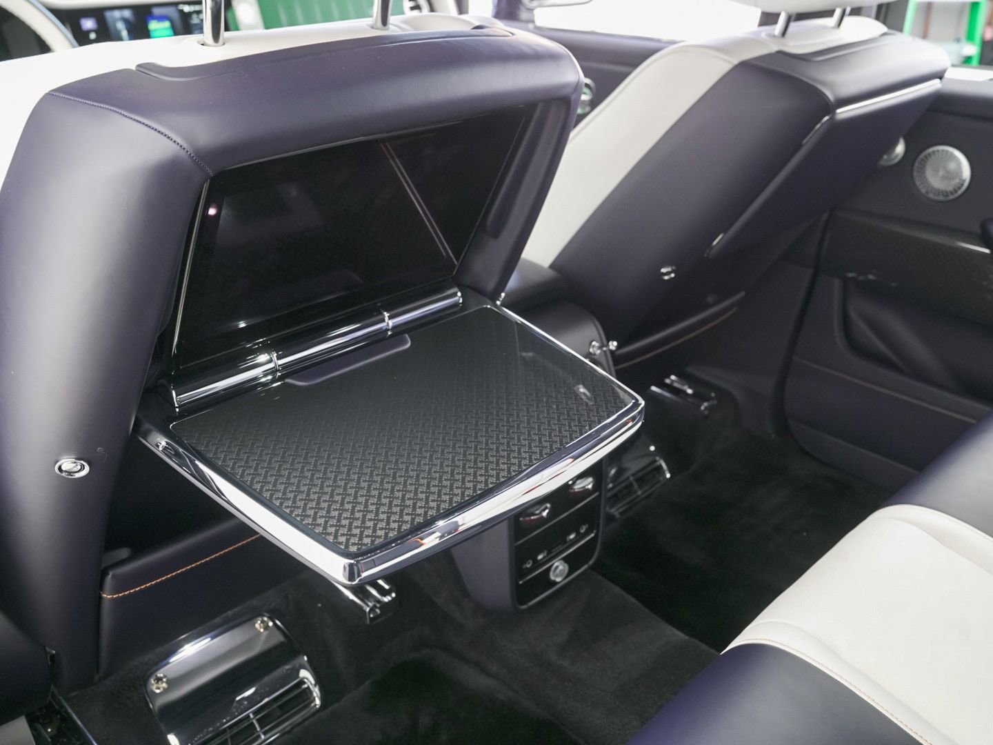 New 2026 Rolls-Royce Cullinan Black Badge image 48