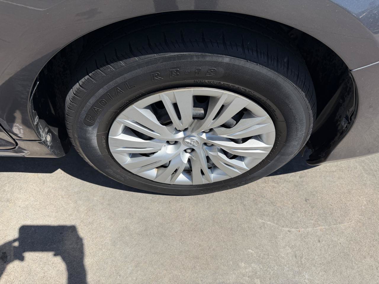 Used 2014 Toyota Camry LE FWD image 35