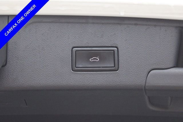 Used 2020 Volkswagen Atlas Cross Sport SE image 11