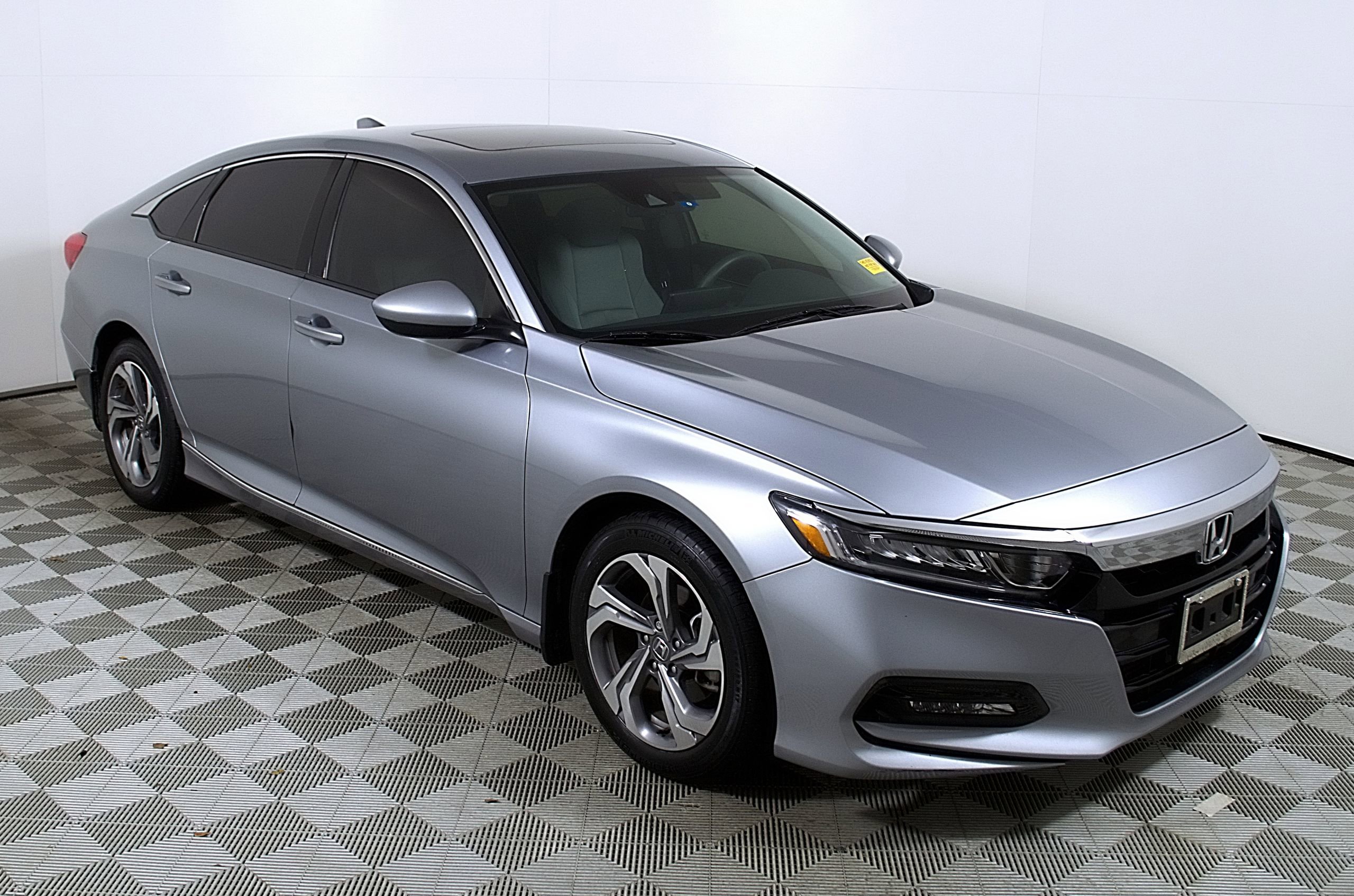 Used 2018 Honda Accord EX image 6