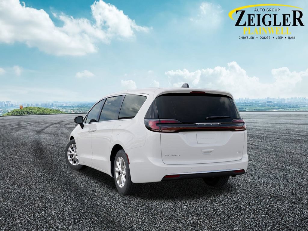New 2027 Chrysler Pacifica Select AWD/4WD image 3