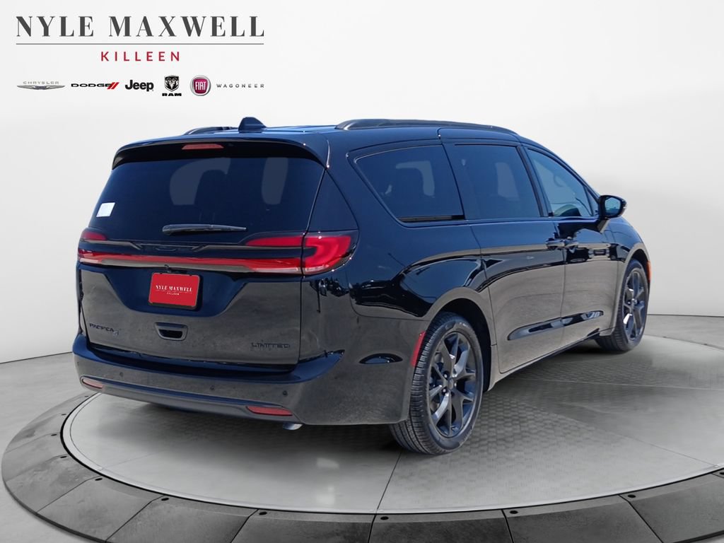 New 2027 Chrysler Pacifica Limited FWD image 16