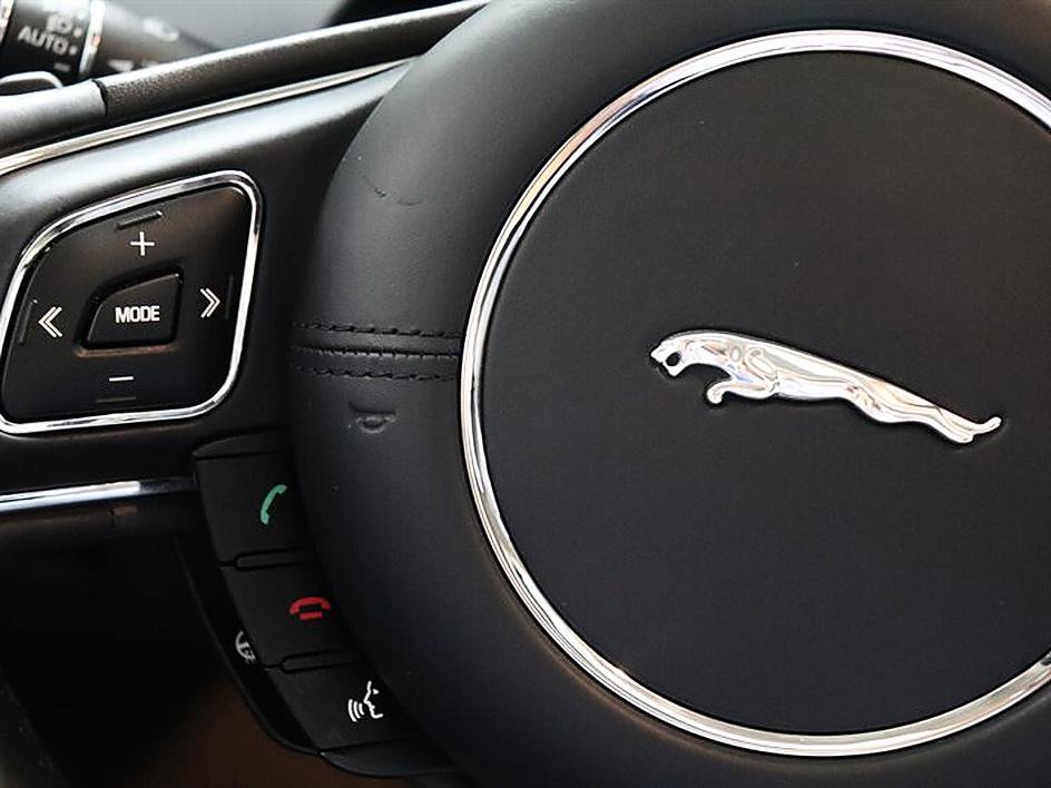 Used 2015 Jaguar XJ L Portfolio RWD image 41