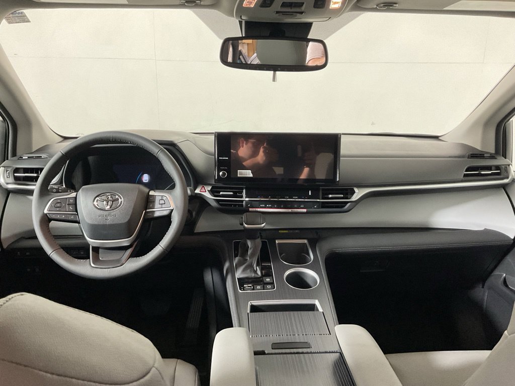 New 2026 Toyota Sienna XLE FWD image 24