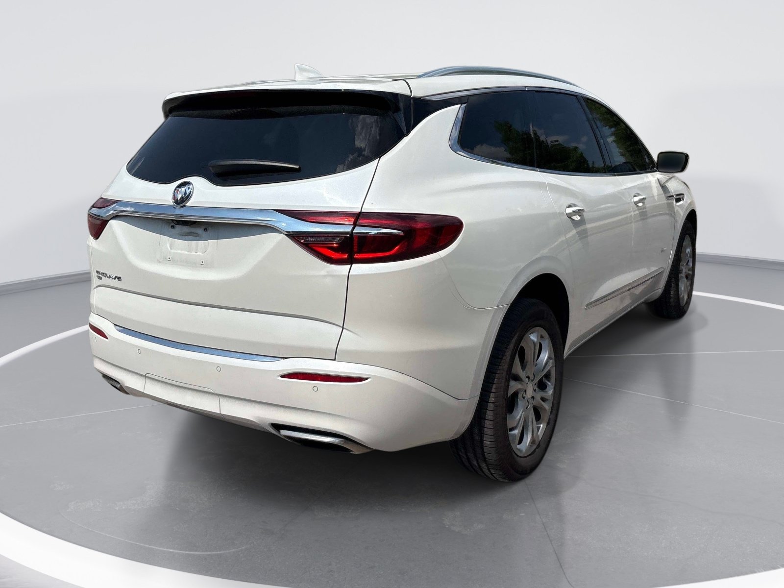 Used 2021 Buick Enclave Avenir w/ Avenir Technology Package AWD/4WD image 8