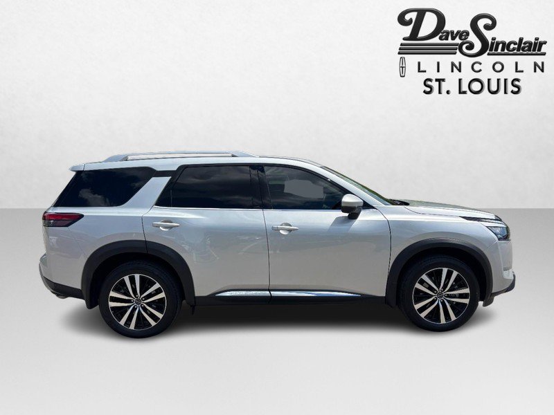 Used 2025 Nissan Pathfinder Platinum w/ Cargo Package AWD/4WD image 2