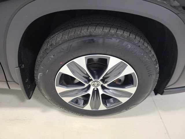 Certified 2026 Toyota Highlander XLE AWD/4WD image 11