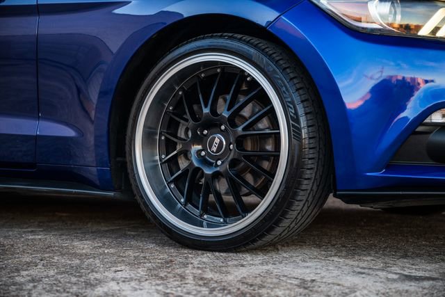 Used 2016 Ford Mustang Premium RWD image 33