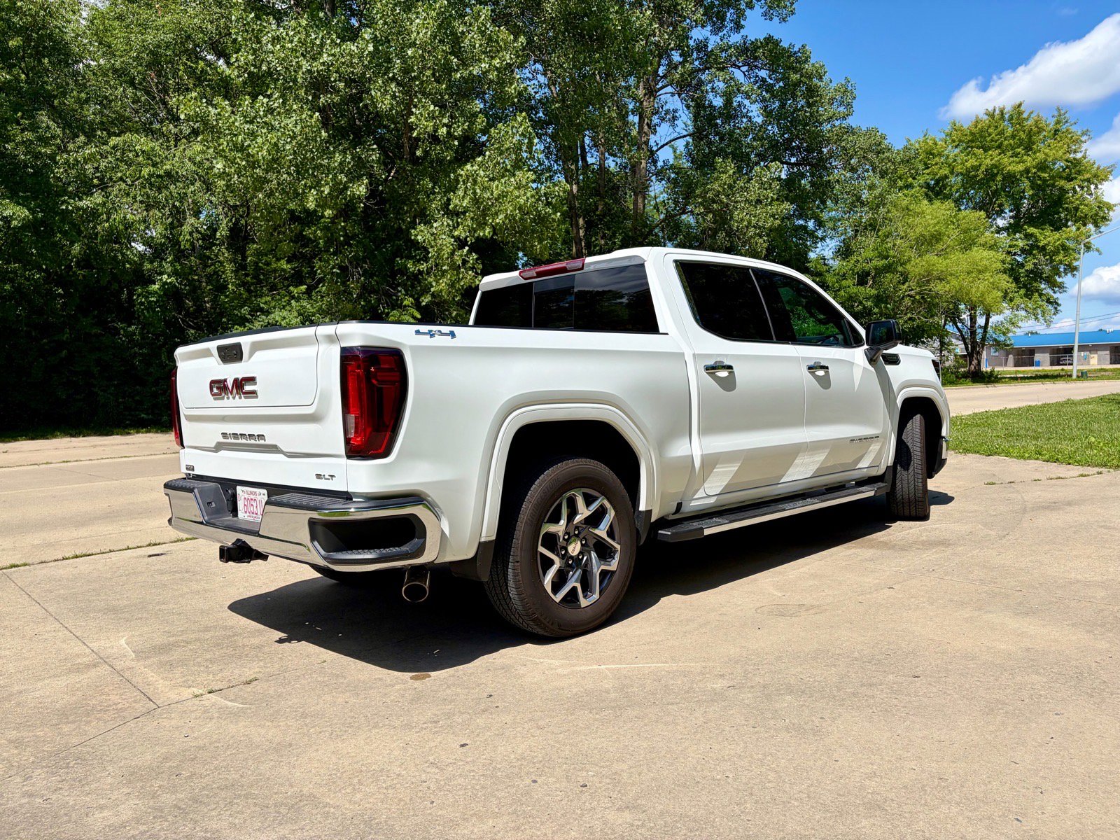 Used 2025 GMC Sierra 1500 SLT w/ SLT Convenience Package AWD/4WD image 10