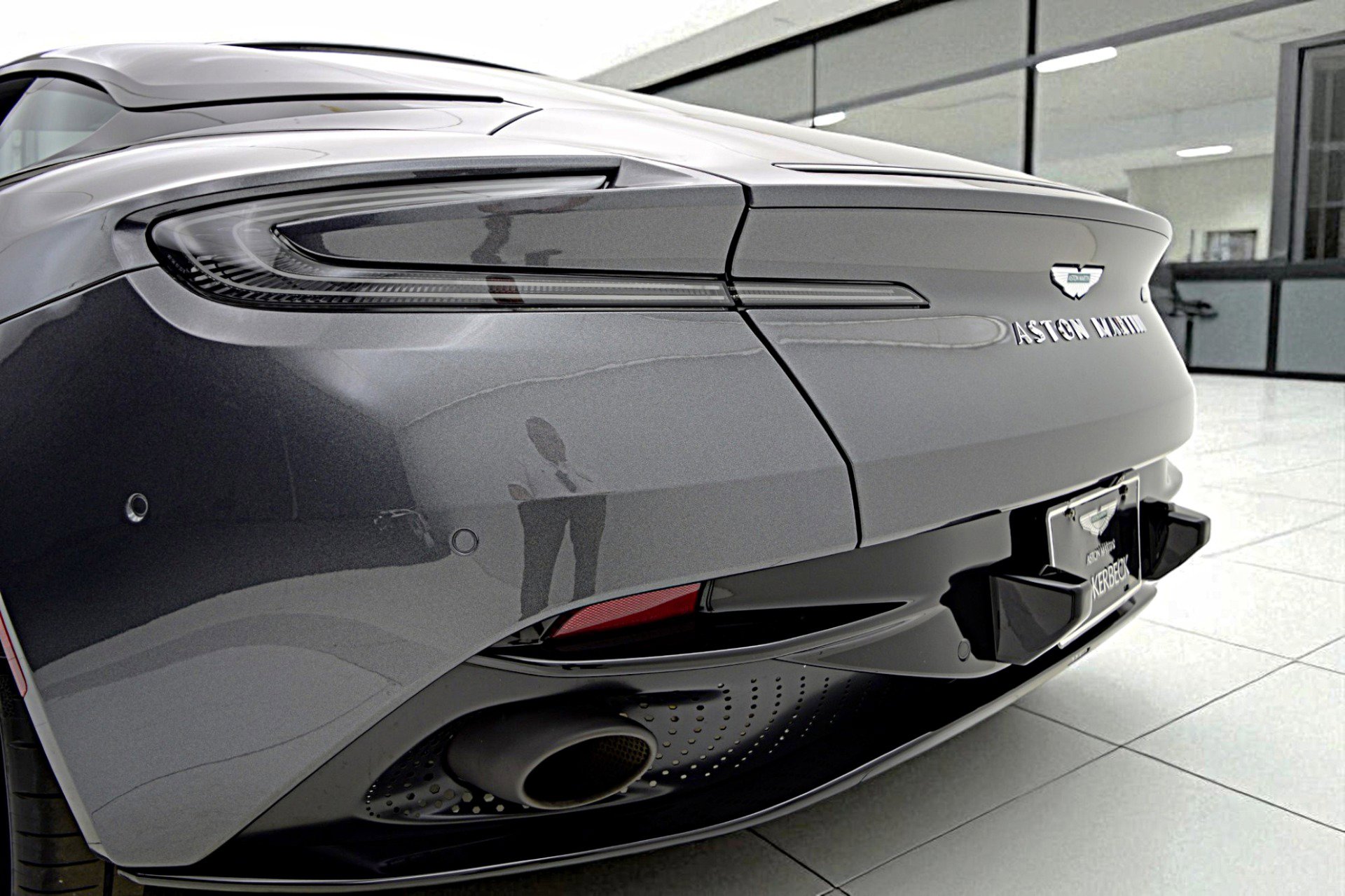 Used 2024 Aston Martin DB12 Coupe image 9